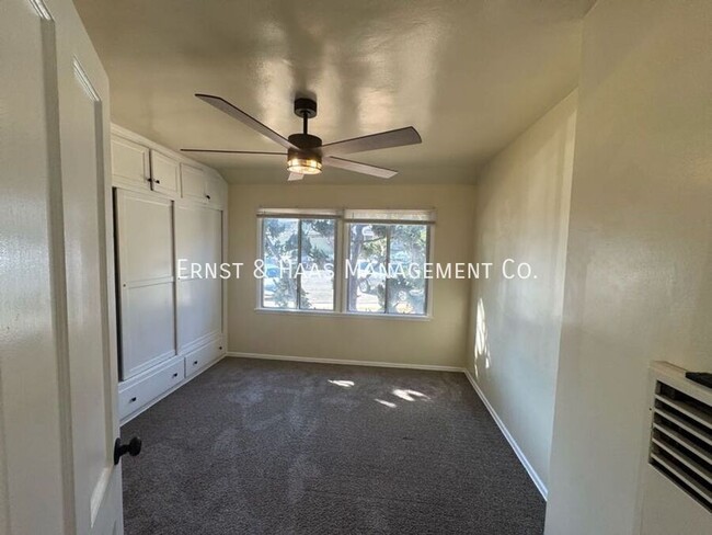 Building Photo - Cozy 1 Bedroom Apartment Located in Long B...