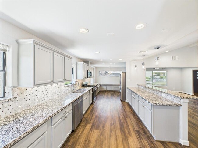Building Photo - 5627 Cerritos Dr