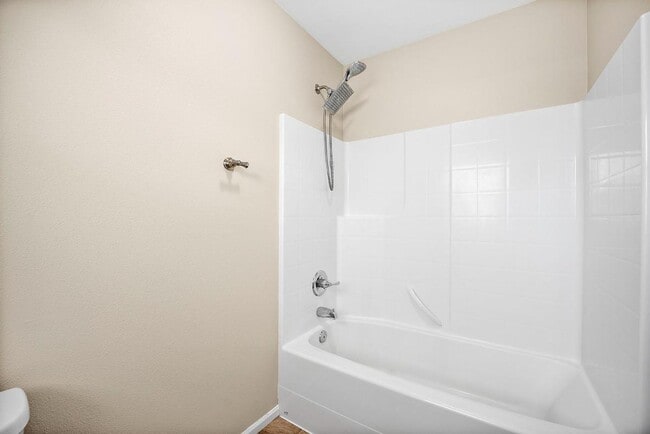 Building Photo - Spacious Spanaway Home w/ A/C & 5 Bedrooms...