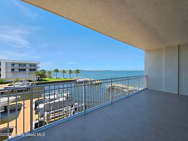 Building Photo - 590 S Banana River Dr