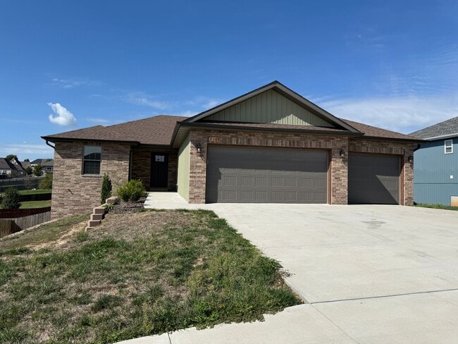 Building Photo - Spacious 5-Bedroom Walkout Basement Home i...