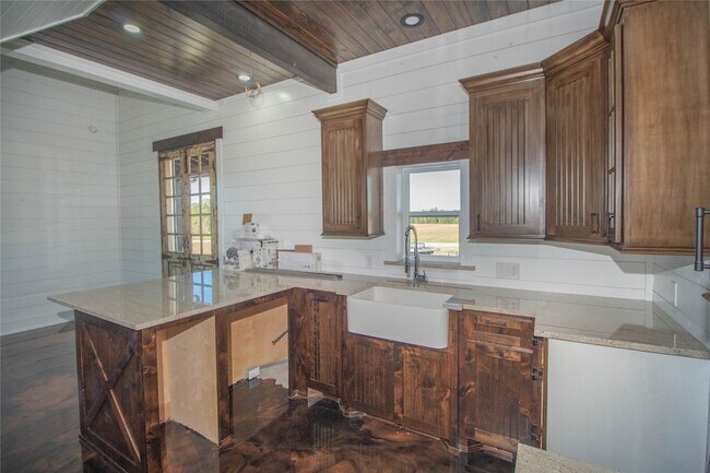 Building Photo - 1275 Castlewood Rd