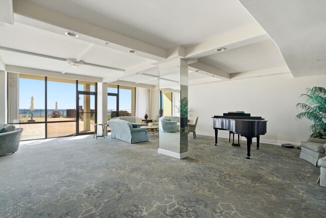 Building Photo - 615 Bayshore Dr