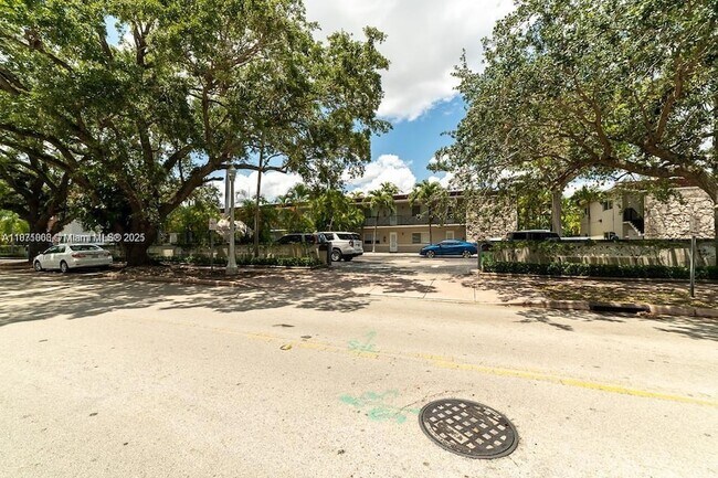 Building Photo - 95 Edgewater Dr