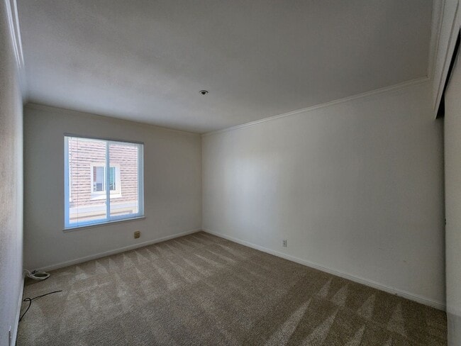 Building Photo - Redwood city townhouse