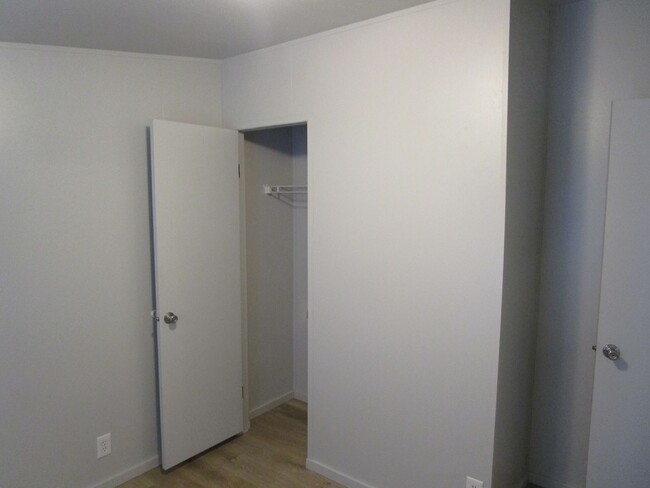 Building Photo - 3 Bedroom, 2 Bathroom Updated Home South o...