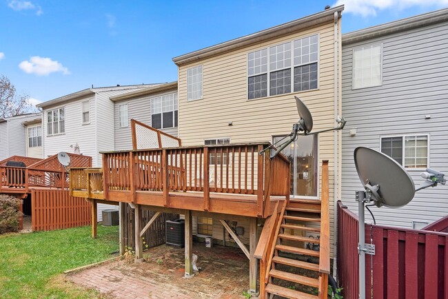 Building Photo - 3 Bed 2.5 Bath - Silver Spring Townhouse -...