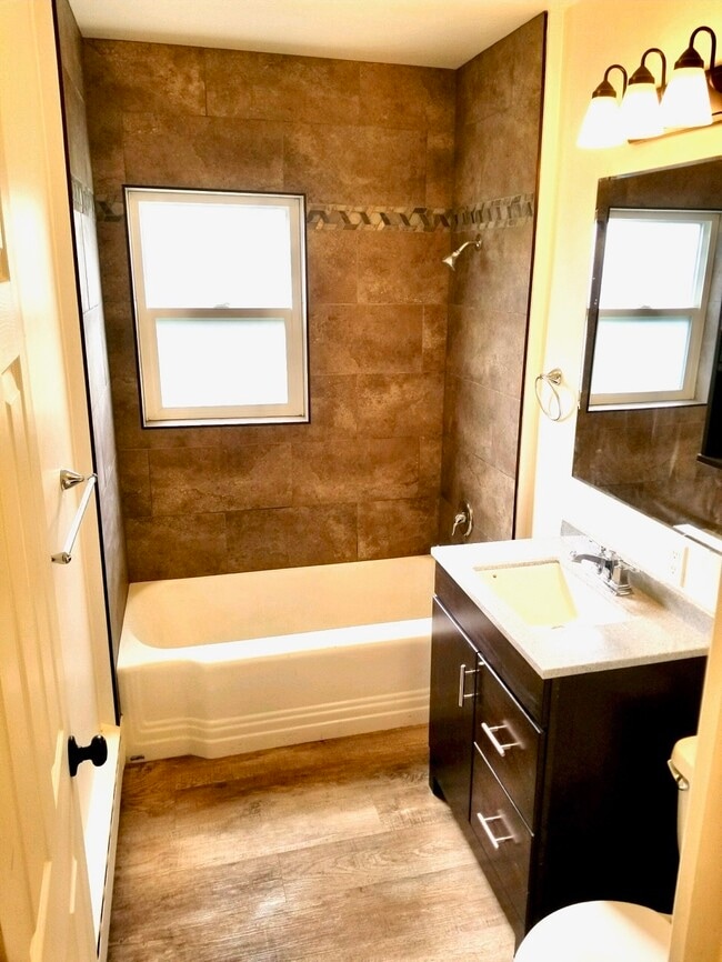 Building Photo - 343 W Sussex Ave