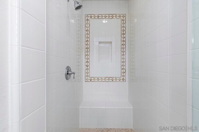 Building Photo - 6338 Huntington Dr
