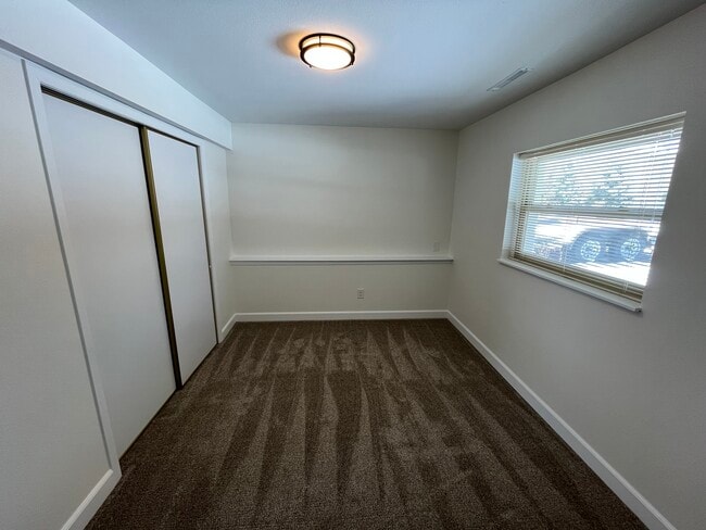 Building Photo - 5303 Meadowgreen Dr