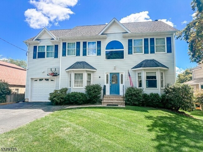 Primary Photo - 9 Knoll Rd
