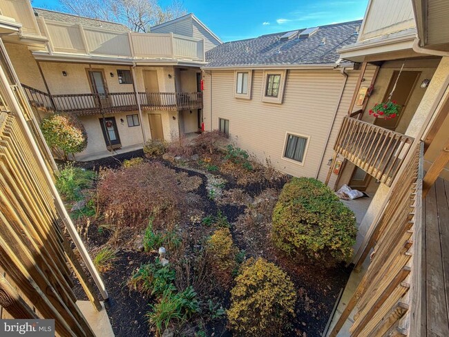 Building Photo - 814 Pritchard Pl