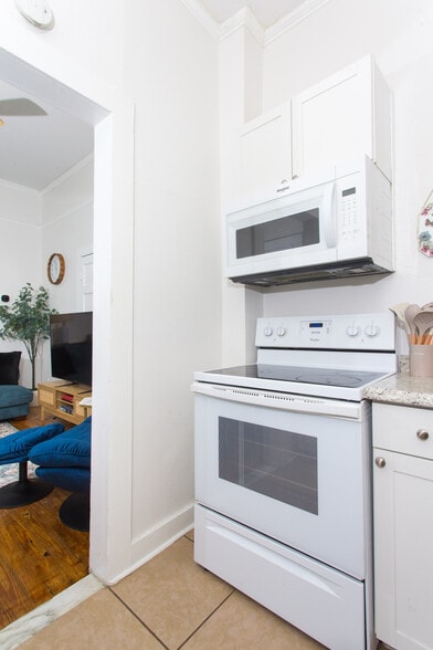 Building Photo - 608 N 9th Ave