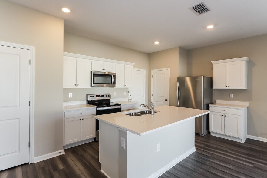 Building Photo - 936 Kelly Fern Lp