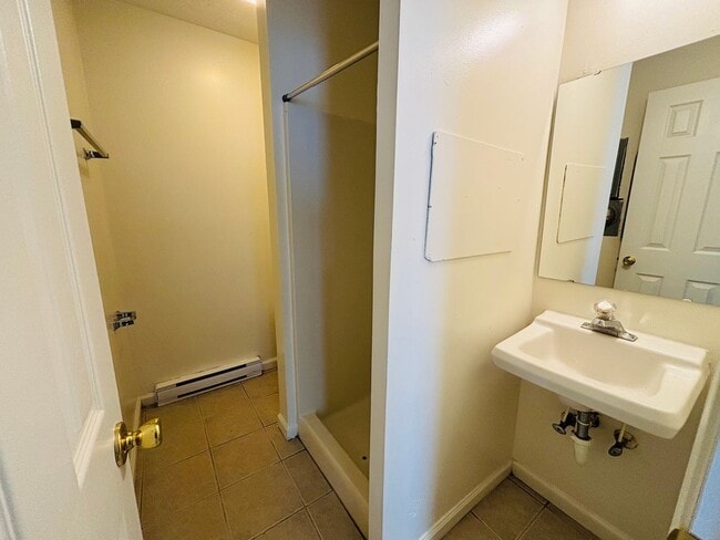Building Photo - 345 Wakeman Ct NE