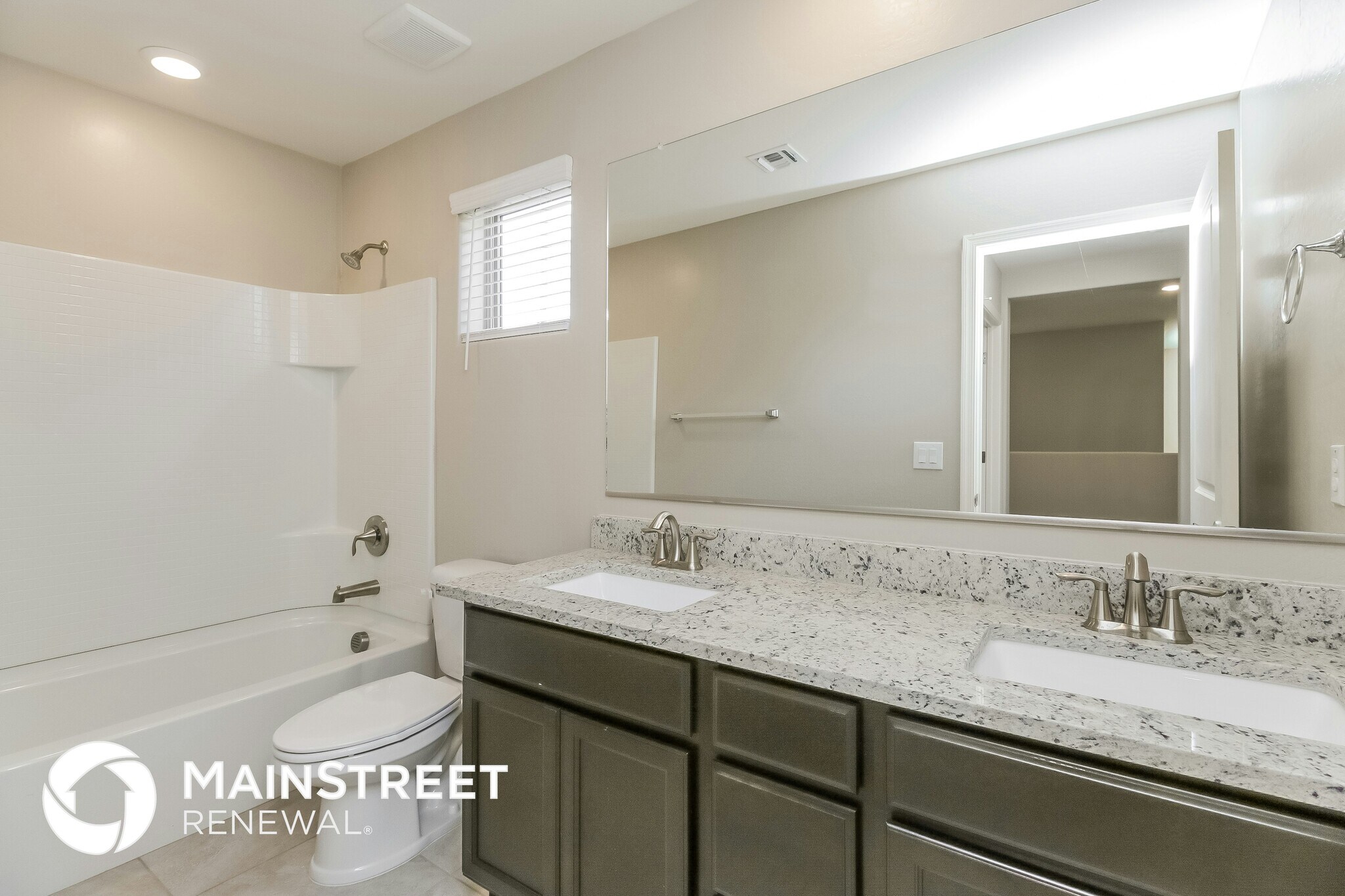 Building Photo - 3921 S 82nd Dr