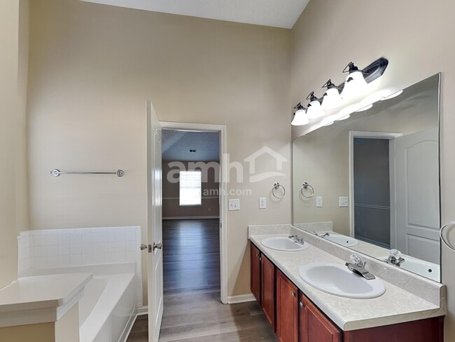 Building Photo - 3705 Sidda Way