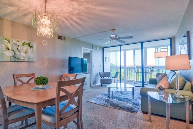 Building Photo - 900 Cove Cay Dr