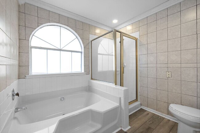 Building Photo - Experience a comfortable 3-bedroom, 3-bathroom single-family house.