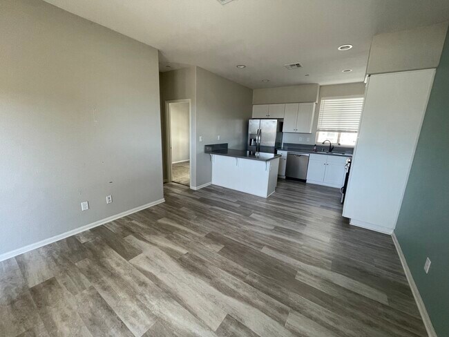 Building Photo - 8850 Olive Ln