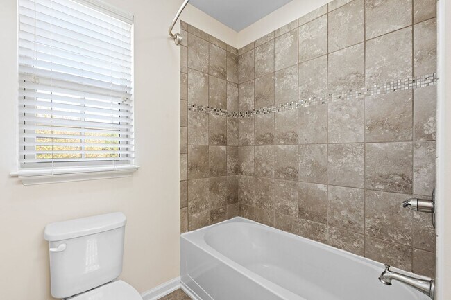 Building Photo - Beautiful 3 BR, 2.5 BA Townhome Easy Access to I-85 & I-385