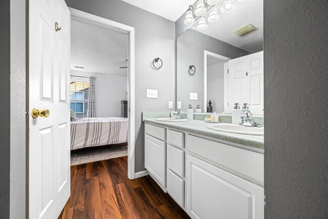 Building Photo - 2386 Meadow Bend Dr