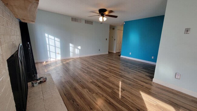 Building Photo - 7611 Blossomview Ct. - 3 bedroom 2 bath ra...