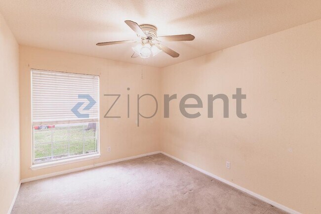 Building Photo - 1215 Timber Bend Dr