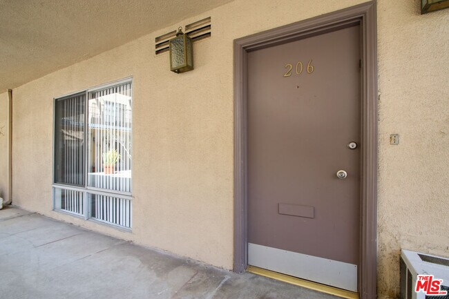 Building Photo - 1140 N Clark St