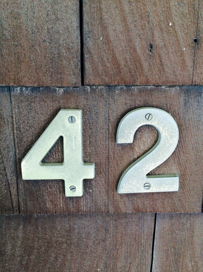 Building Photo - 42 Bloomsbury Ave