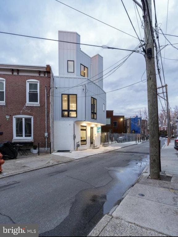 Building Photo - 437 Memphis St