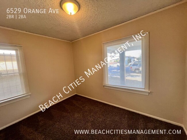 Building Photo - Large 2 Bedroom Home In North Long Beach