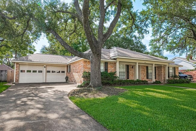 Building Photo - 2530 Bandelier Dr
