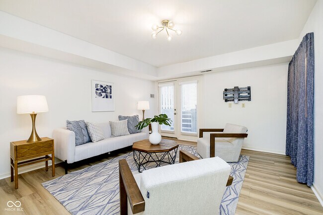 Building Photo - 592 E Vermont St