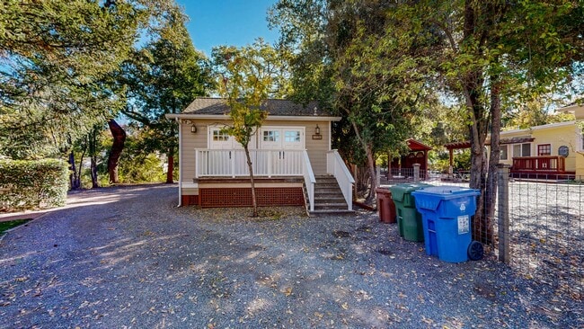 Building Photo - Serene 1 bedroom 1 bath Calistoga Home adj...
