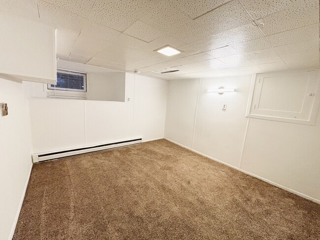 Building Photo - 925 Wilson Ave S