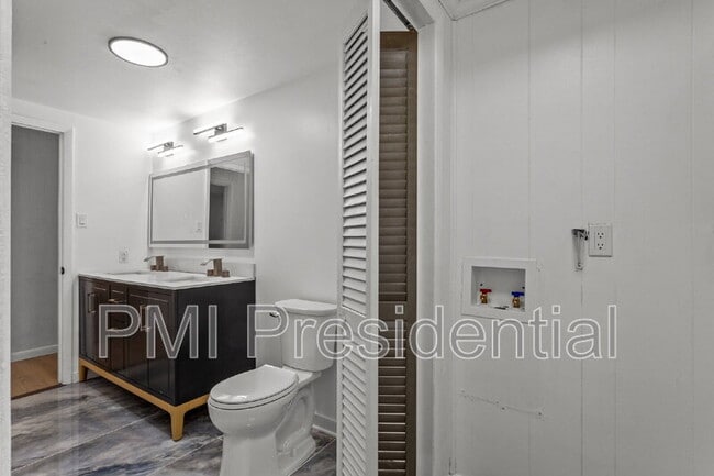 Building Photo - 4560 E Williamsburg Rd