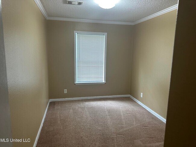 Building Photo - 6165 E Lafayette St