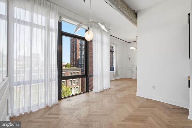 Building Photo - 520 John Carlyle St