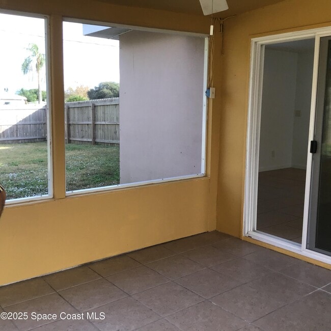 Building Photo - 2360 Warwick Rd