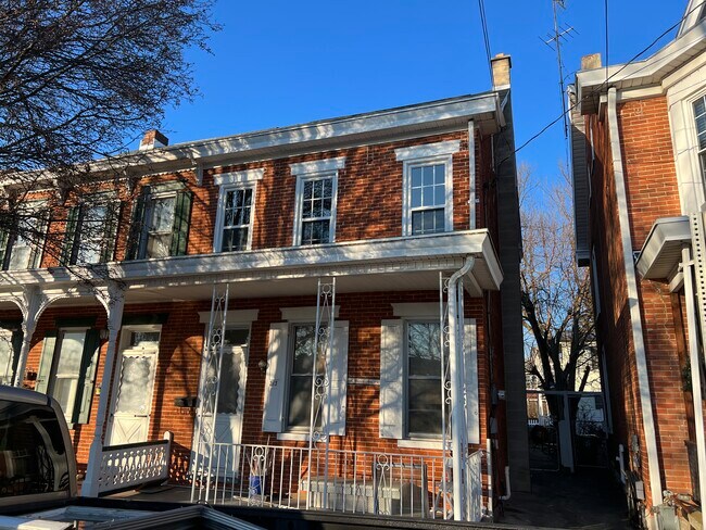 Primary Photo - 213 Walnut St