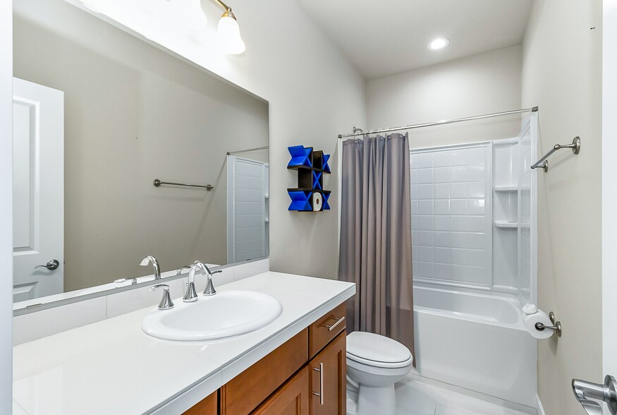 Building Photo - 15312 NE Woodland Pl