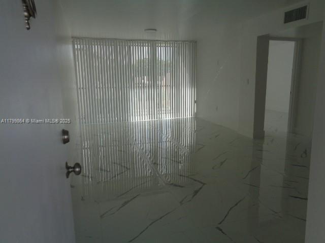 Building Photo - 8820 Fontainebleau Blvd