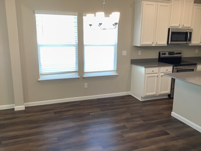 Building Photo - 180 Spruce Pt