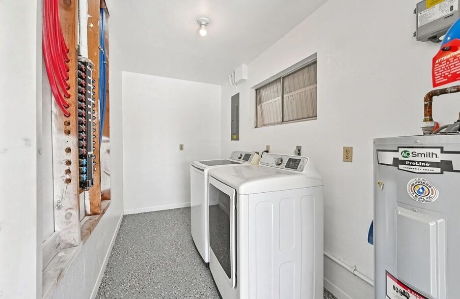 Building Photo - 1550 Dorchester St