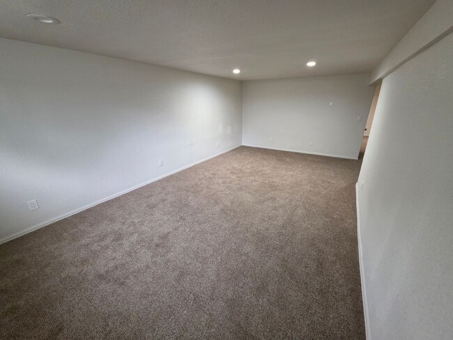 Building Photo - 6094 S Kingston Cir