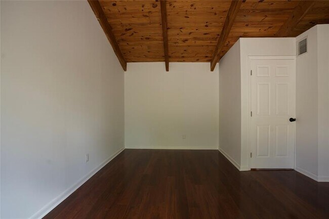 Building Photo - 2125 SW 81st Ave