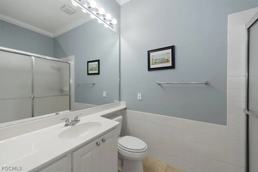 Bathroom 1 - 2246 Heydon Cir W