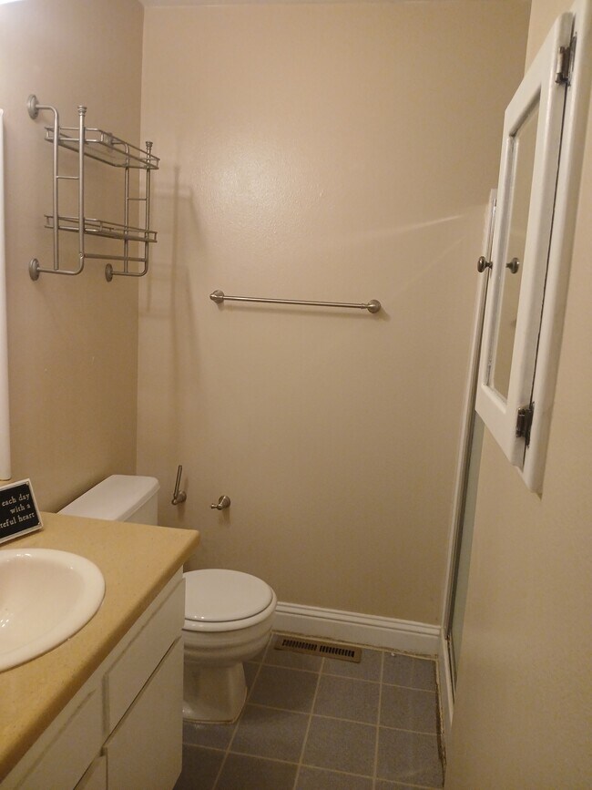 Building Photo - 775 Kingston Dr