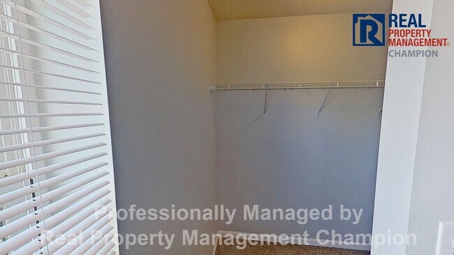 Building Photo - Adorable 3 BD 1.5 BA Home on Corner Lot with Fenced Back Yard